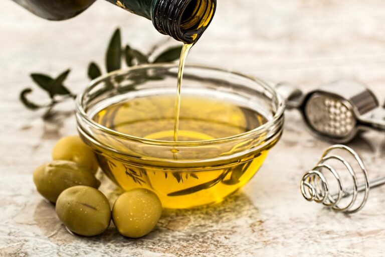 Rapsöl, Sonnenblumenöl oder Olivenöl? – Welches Öl ist am nachhaltigsten?
